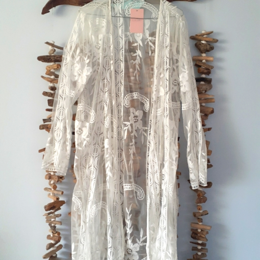 MAIVE & BO Cape - Picture 3 of 4